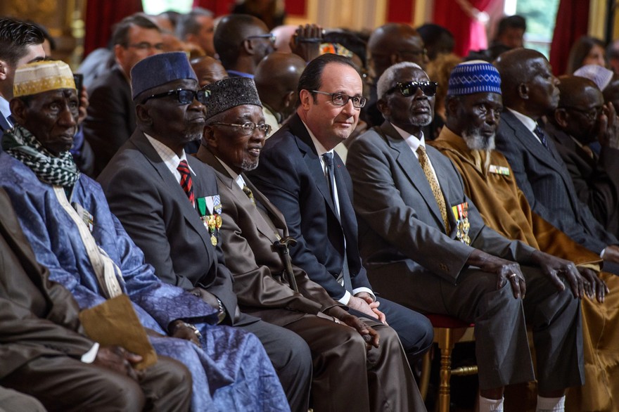 Vidéo – Les confidences de François Hollande : « seuls les anciens tirailleurs sénégalais m’ont fait pleurer… »