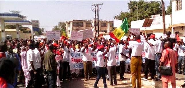 Vidéo: La marche nationale du G6 dispersée à coups de lacrymogènes à Ziguinchor …