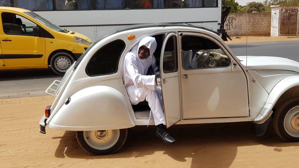 (Vidéo & Photos) La nouvelle voiture « deux chevaux » de Serigne Modou Kara, Regardez!