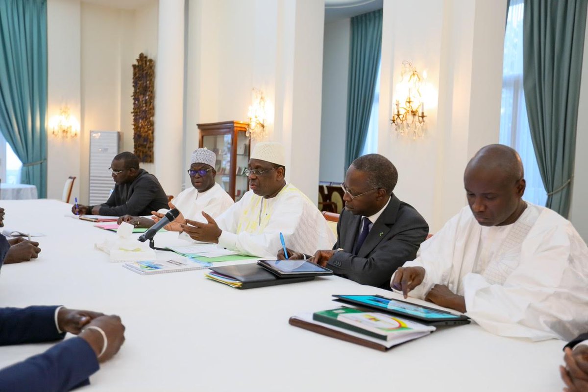 Photo: Macky Sall recoit les organisations de la Société civile pour discuter sur le parrainage…