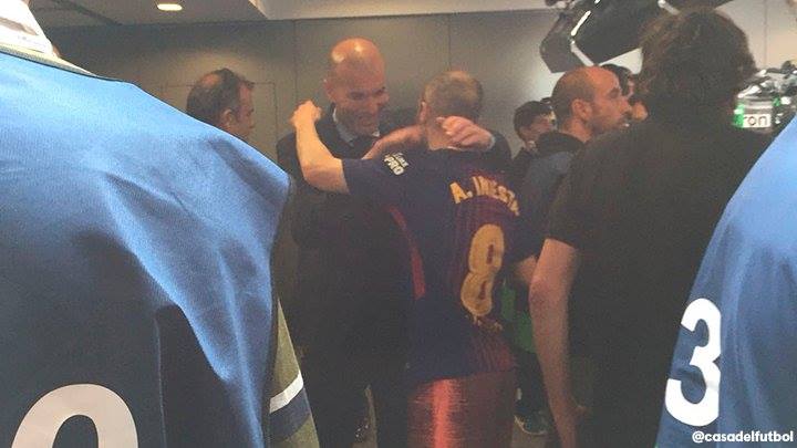 Arrêt sur image: Le geste magnifique de Zidane à l’endroit de Iniesta