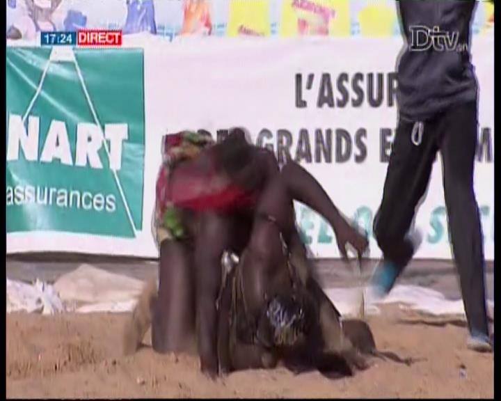 Vidéo – Lutte: Robert tarasse Pambay