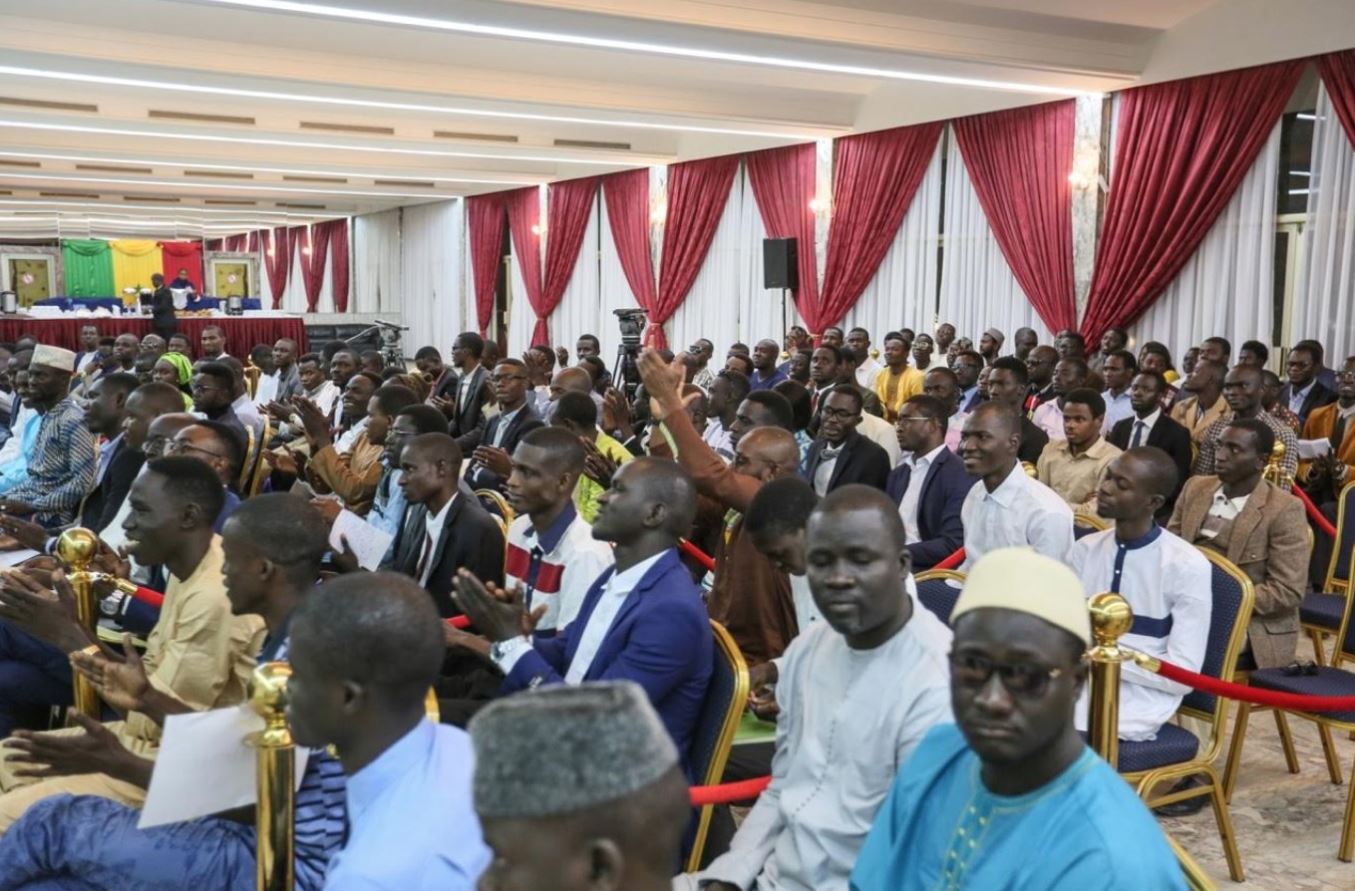 (Photos) Le Président Macky Sall avec les étudiants dans son Palais…