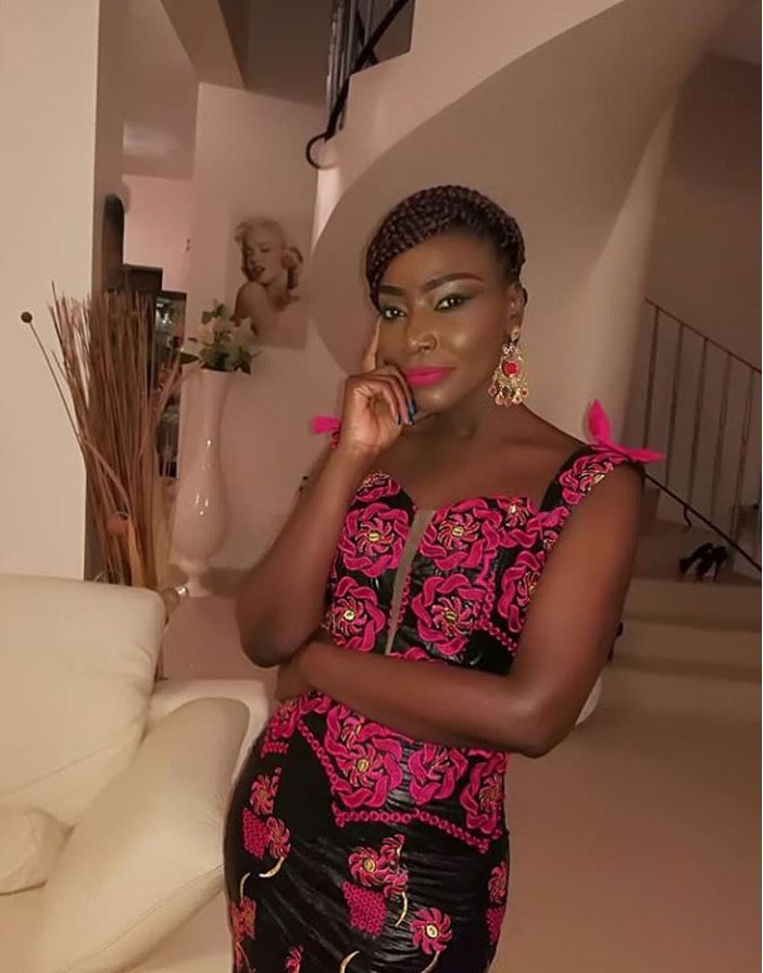 Arrêt sur image: La diva Coumba Gawlo dans une belle tenue « rose » et « noire »