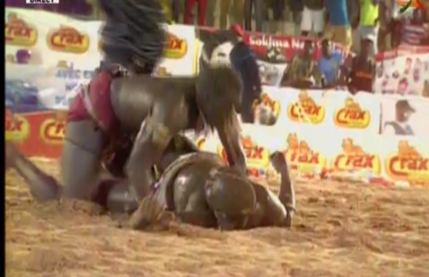 Vidéo – Lutte: Feugeuleu impose sa technique à Diockel