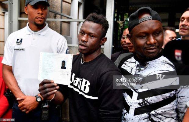 Vidéo – France : Mamoudou Gassama a reçu son titre de séjour ce matin