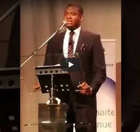 Vidéo: Mouhamed Diallo reçoit le prix du « meilleur jeune leader politique de l’année ». Regardez