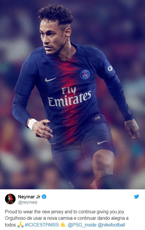 Neymar avec le nouveau maillot du PSG