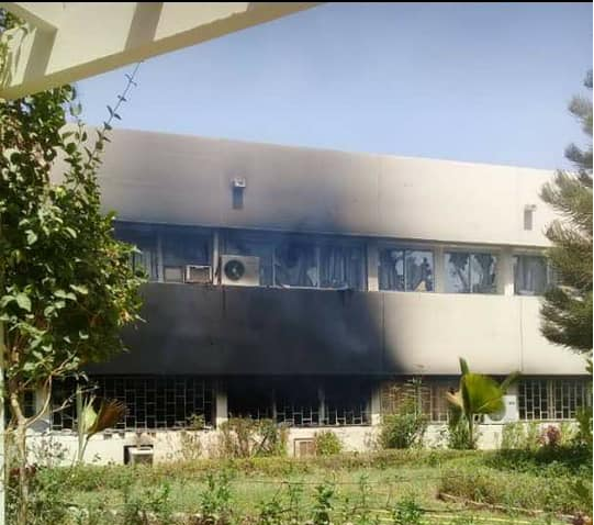 Images – UCAD: Des bâtiments en cendres