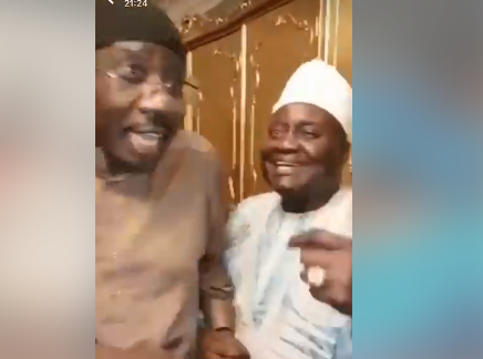 Vidéo-La belle surprise de Serigne Habib, Sokhna Aisha ,Soxna Fatou Sy à Serigne Moustapha Sy pour son anniversaire