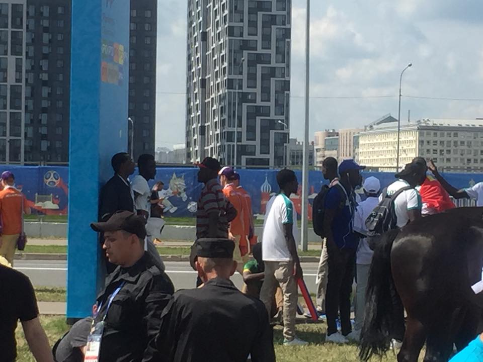 Photos – Les Sénégalais de Moscou en attente de leurs billets … pour pouvoir valider leur Fan Id