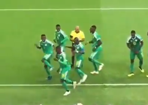 Vidéo – Kon Yes: Les Lions célèbrent le but de Mbaye Niang
