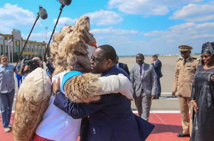 Russie 2018 – Macky Sall et la mascotte