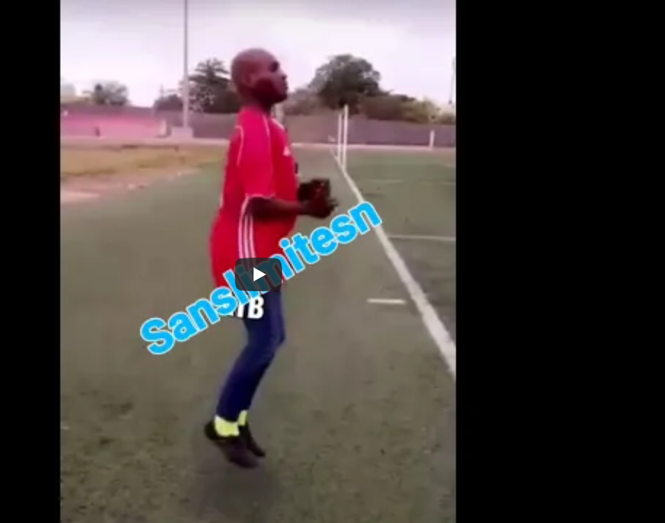 Vidéo – Match Comédiens – Musiciens: Ouzin Keita montre son talent de Footballeur, Mdr