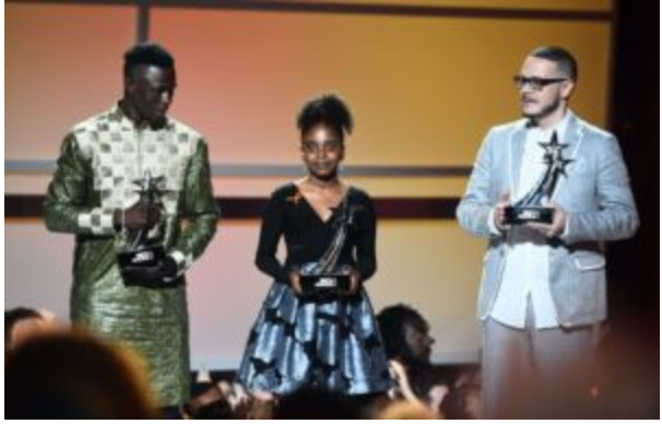 Arrêt sur image – Usa: Mamadou Gassama a reçu un  Humanitarian Award