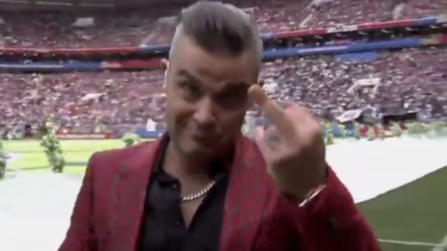 Mondial 2018 : le chanteur britannique Robbie Williams fait un doigt d’honneur en pleine …