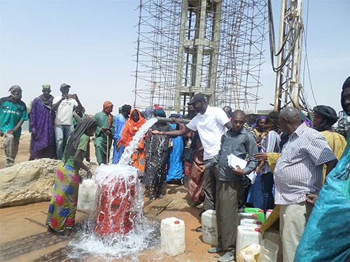 Vidéo: la gratuité de l’eau à Touba, une des causes de la pénurie à Dakar?