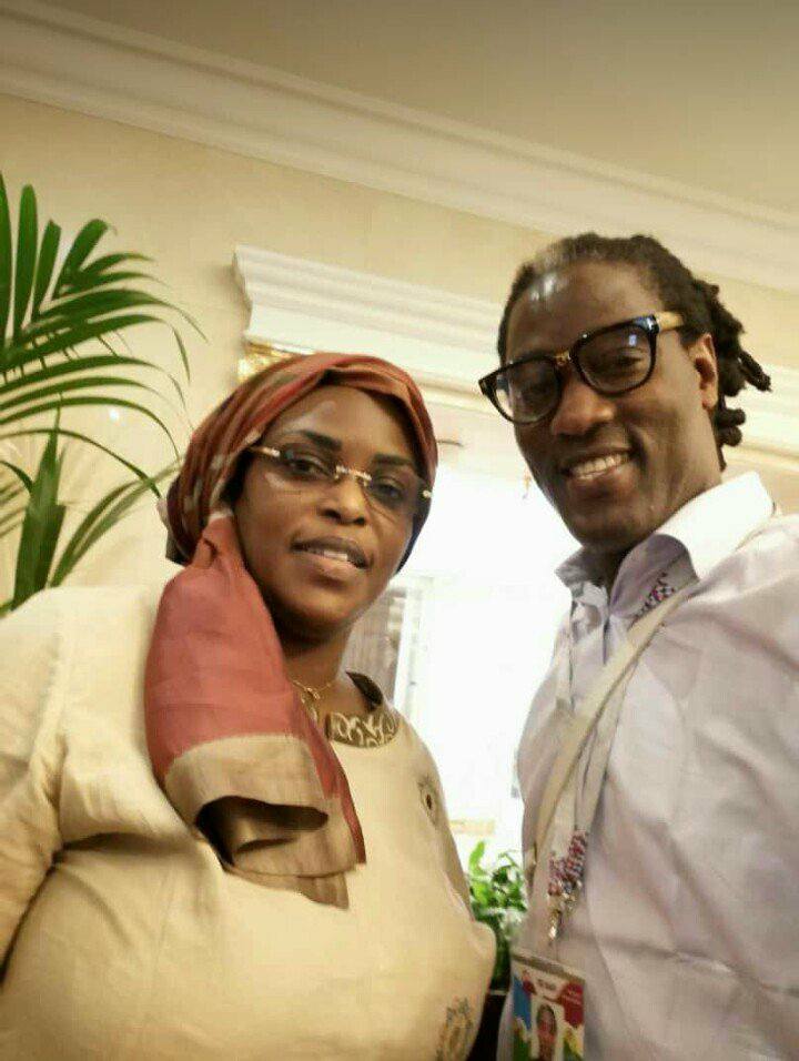 (02 photos) : Mame Goor Diazaka « tout Mackyé » devant le couple Faye Sall