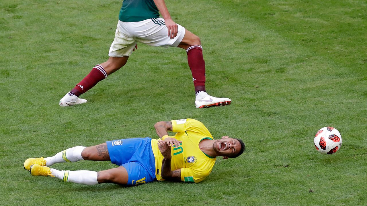 CDM 2018: les roulades de Neymar ont coûté 14 minutes de jeu