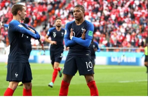 Kylian Mbappé révèle pourquoi il croise ses mains au-dessous de sa poitrine après chaque but