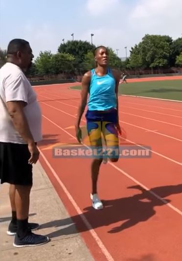 (Vidéo) Basket: Astou Traoré aux USA pour préparer le Mondial et la prochaine saison, Regardez!