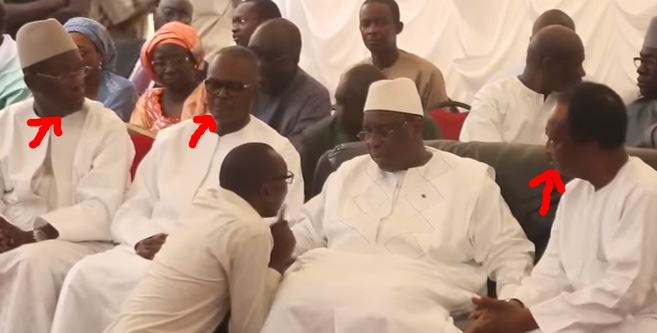 Vidéo – Chez Baba Diaw: Un intrus perturbe la séance, s’agenouille devant Macky Sall