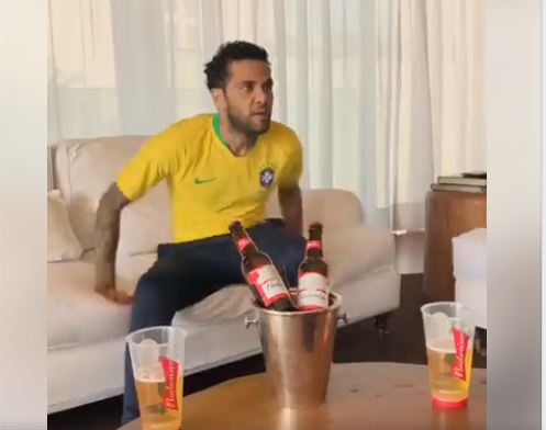 Vidéo: La réaction hilarante de Dani Alves sur le but de Neymar contre le Mexique