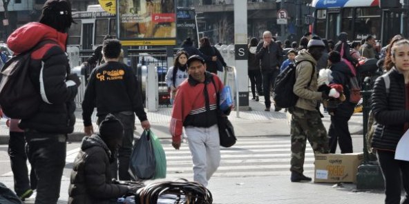 En Argentine, les vendeurs de rue sénégalais luttent contre les persécutions policières