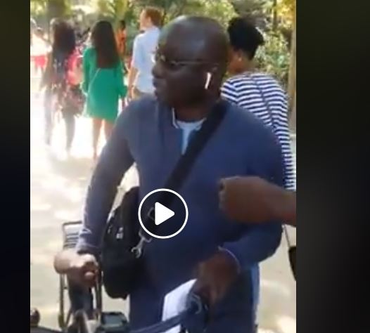 Vidéo: Idrissa Seck en vélo, discutant avec les marchands Sénégalais de France