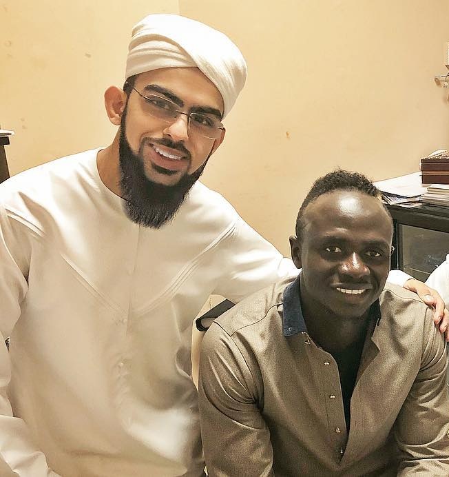 Après son premier entraînement, Sadio Mané rejoint ses frères à la mosquée (Photos)