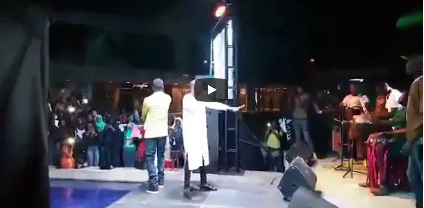 Vidéo : Dip Doundou Guiss montre « lou bandit di ndirol » sur la scène de Sidiki Diabaté.