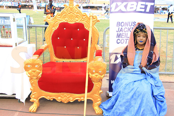 (08 photos) – Qui va profiter de la cour royale ?