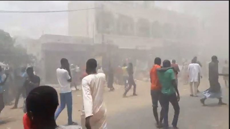Urgent – (Vidéo + 04 photos): Un incendie déclaré au marché Ocas, Touba…