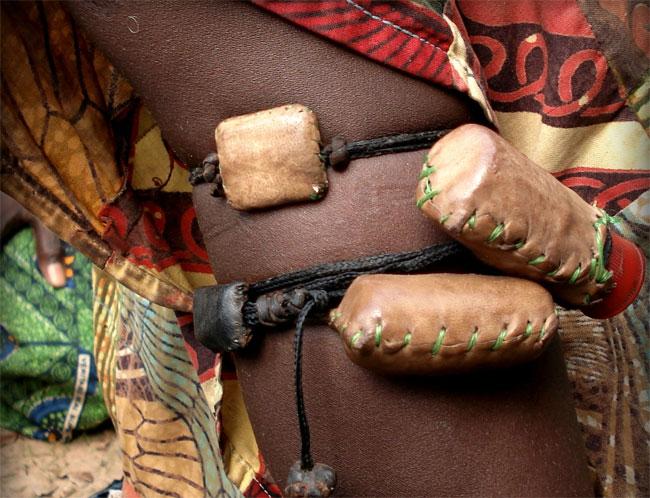 Audio: Ces parents qui verrouillent le sexe de leurs filles contre la fornication…