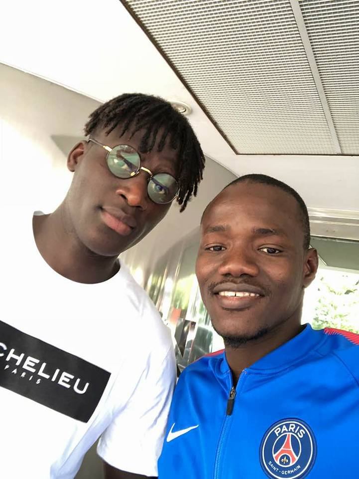 Photos: Gentle Mara et ses vacances dorées en Belgique en Cie de Kara Mbodj, Vincent Enyeama