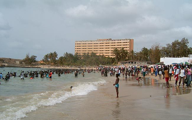la construction de 2 postes de surveillance prévue pour les plages de Bceao et de Ngor