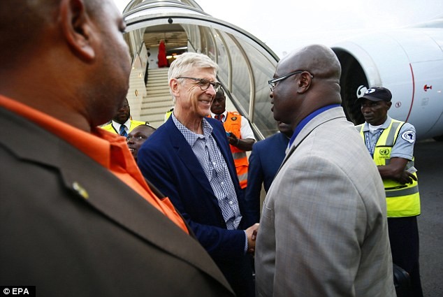 (Photos) : Arsene Wenger arrive au Liberia
