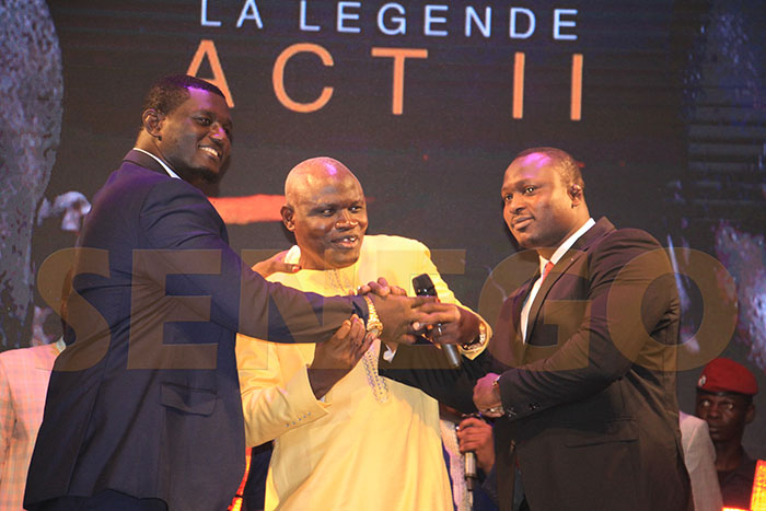 Vidéo – Face à face Balla Gaye 2 – Modou Lo: Abba No stress raille lutteurs, présentateurs et…