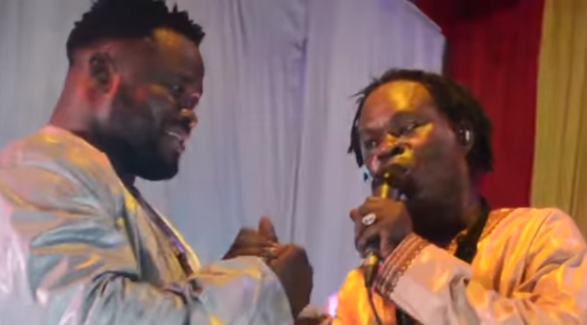 Vidéo: Eumeu Sene fait vibrer la salle lors de la soirée de Baba Maal