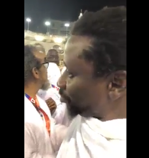 Vidéo-Pèlerinage: Cheikh Mahi Cissé à la Mecque en compagnie de… Regardez