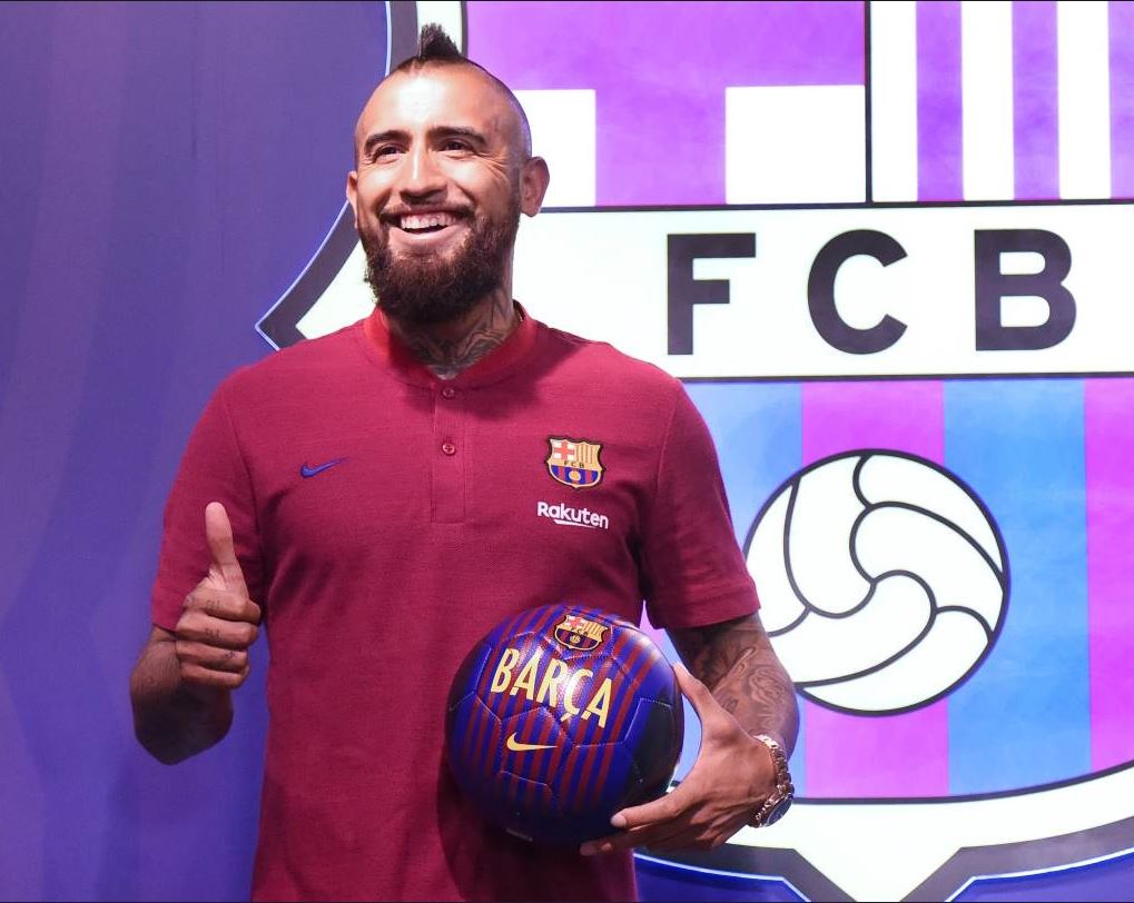 Photos (4) – FC Barcelone : Arturo Vidal pose sous ses nouvelles couleurs…