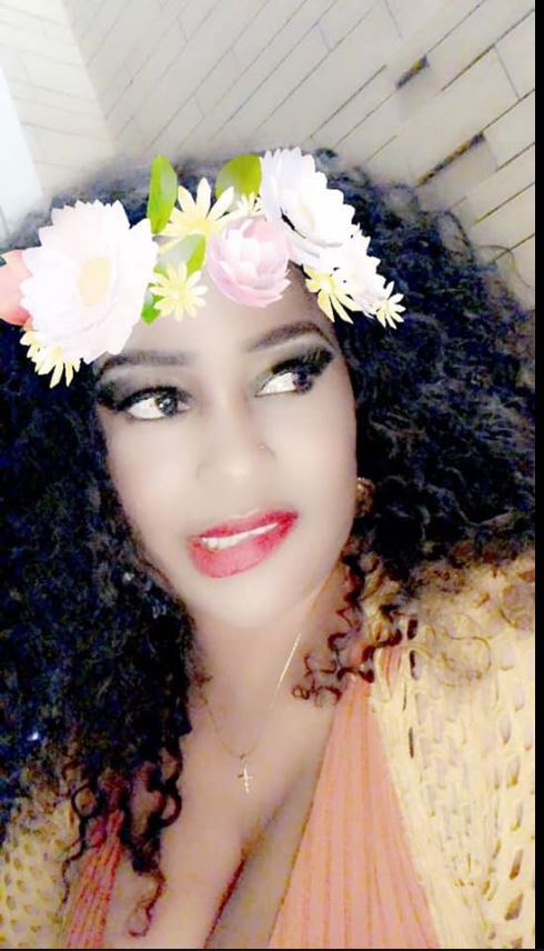 (3 Photos): Guigui joue au « Bad Girl » sur la toile