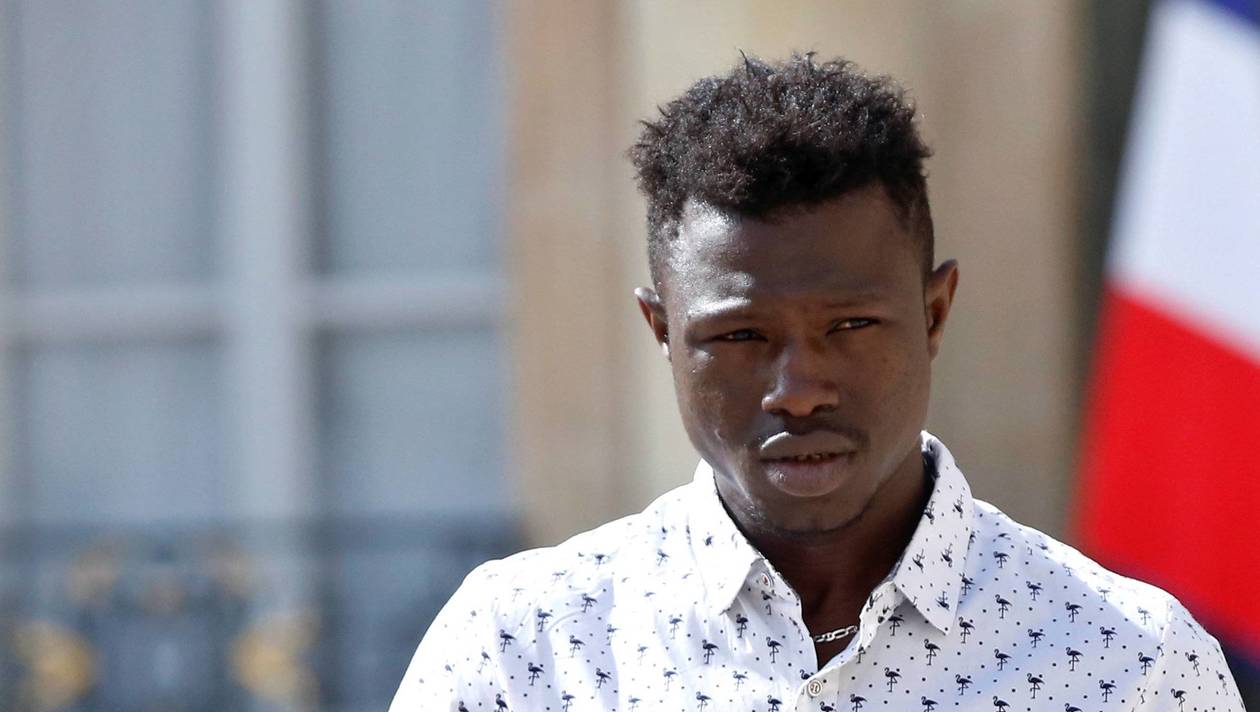 Vidéo: Mamoudou Gassama revient sur son acte héroïque 3 mois après