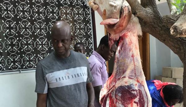 Arrêt sur image – Tabaski: Mansour Faye  s&rsquo;occupe du mouton…