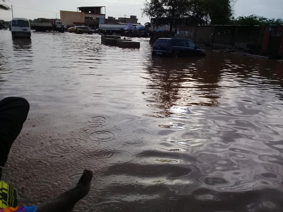 (Photos)- Une Pluie et çà patauge déjà à Mbao