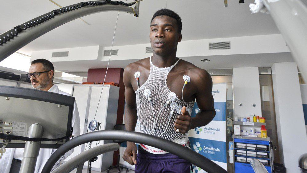 Arrêt sur image – FC Barcelone: Moussa Wagué passe la visite médicale!