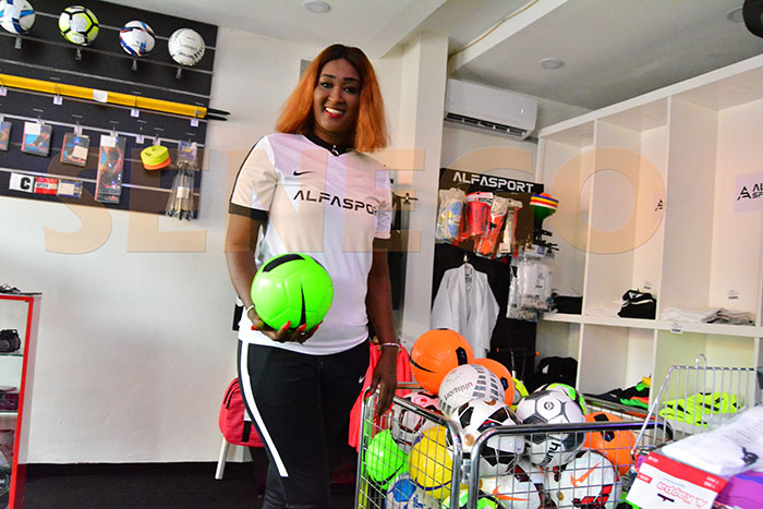 (14 Photos): Yama Guissé dévoile ses talents de jongleuse