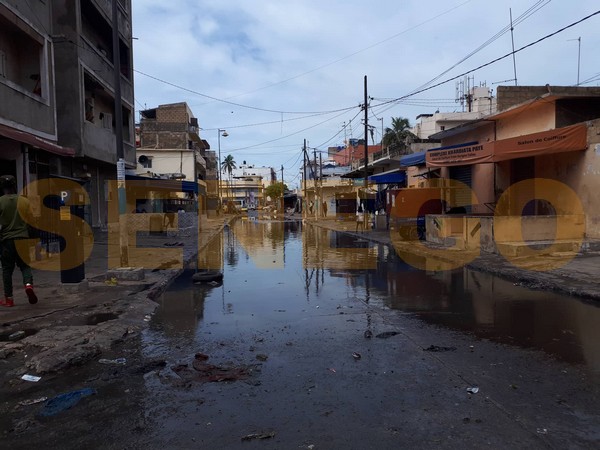 (6 photos) – Dakar s’est réveillée vendredi sous les eaux – Regardez: