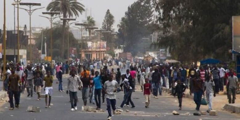 Audio: les étudiants  bloquent la circulation au niveau de l'Avenue Cheikh Anta Diop!