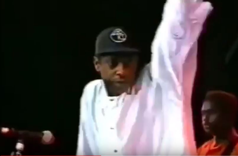 Vidéo : Quand Youssou Ndour danse « Diabira ». Lol !
